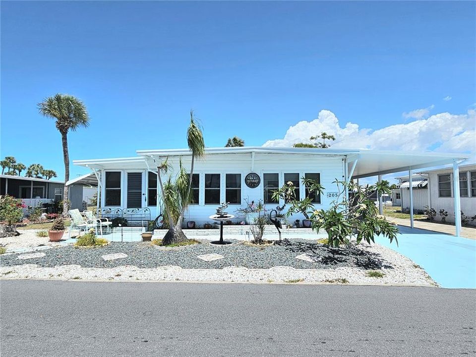 For Sale: $119,900 (2 beds, 2 baths, 960 Square Feet)
