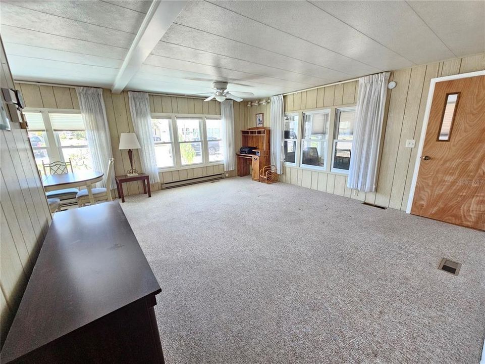 For Sale: $119,900 (2 beds, 2 baths, 960 Square Feet)
