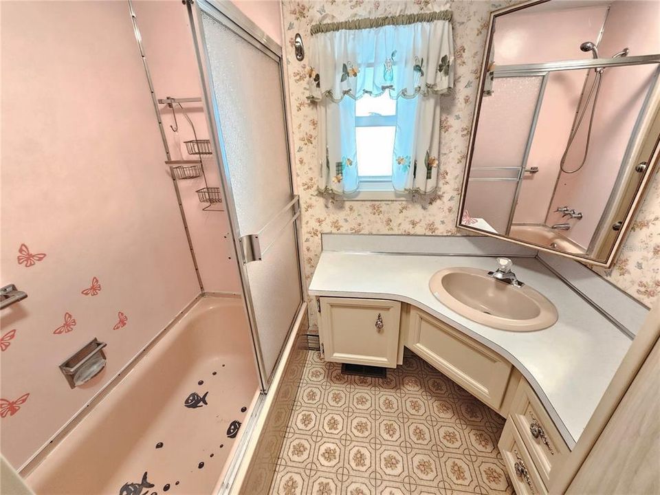 For Sale: $119,900 (2 beds, 2 baths, 960 Square Feet)