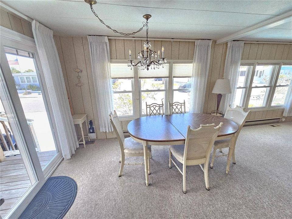 For Sale: $119,900 (2 beds, 2 baths, 960 Square Feet)