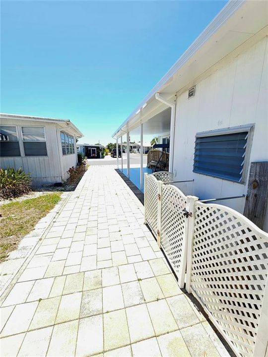 For Sale: $119,900 (2 beds, 2 baths, 960 Square Feet)