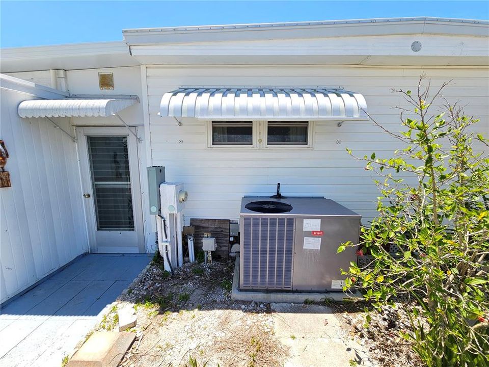For Sale: $119,900 (2 beds, 2 baths, 960 Square Feet)