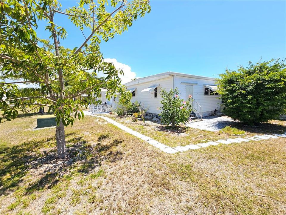For Sale: $119,900 (2 beds, 2 baths, 960 Square Feet)