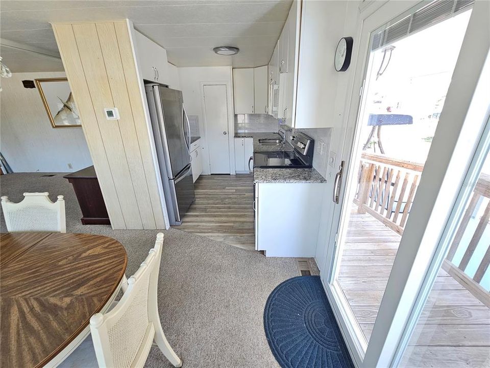 For Sale: $119,900 (2 beds, 2 baths, 960 Square Feet)