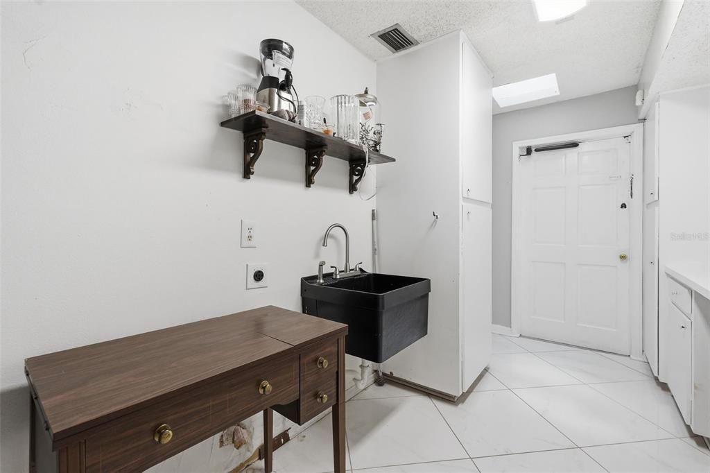 For Sale: $875,000 (4 beds, 2 baths, 2680 Square Feet)