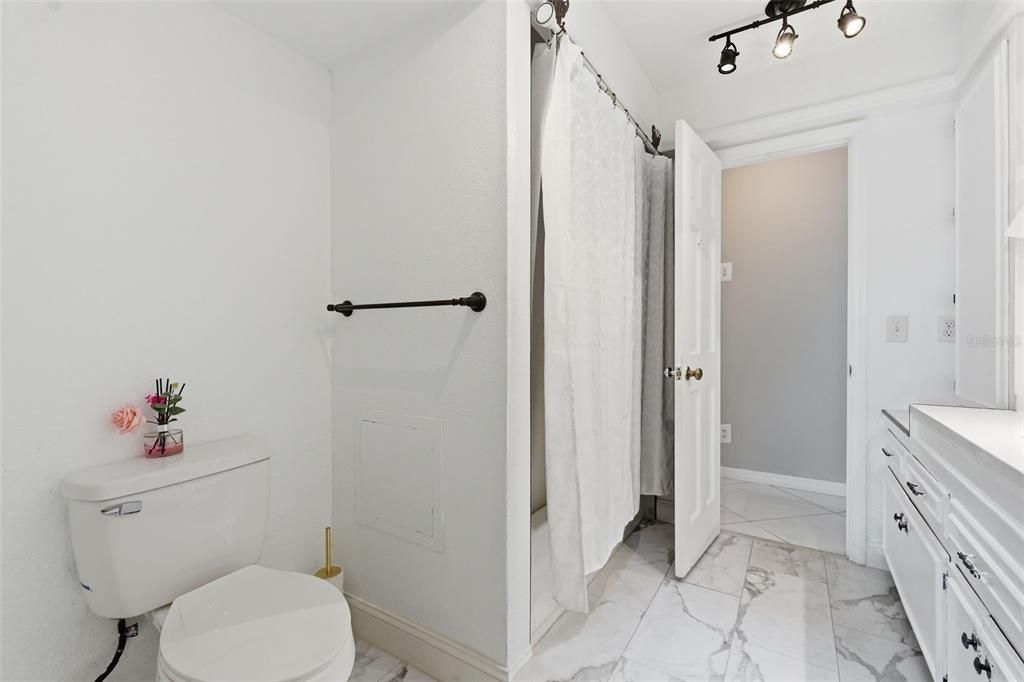 For Sale: $875,000 (4 beds, 2 baths, 2680 Square Feet)