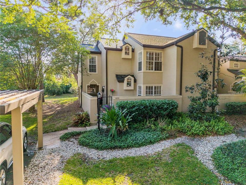 For Sale: $319,900 (2 beds, 2 baths, 1384 Square Feet)