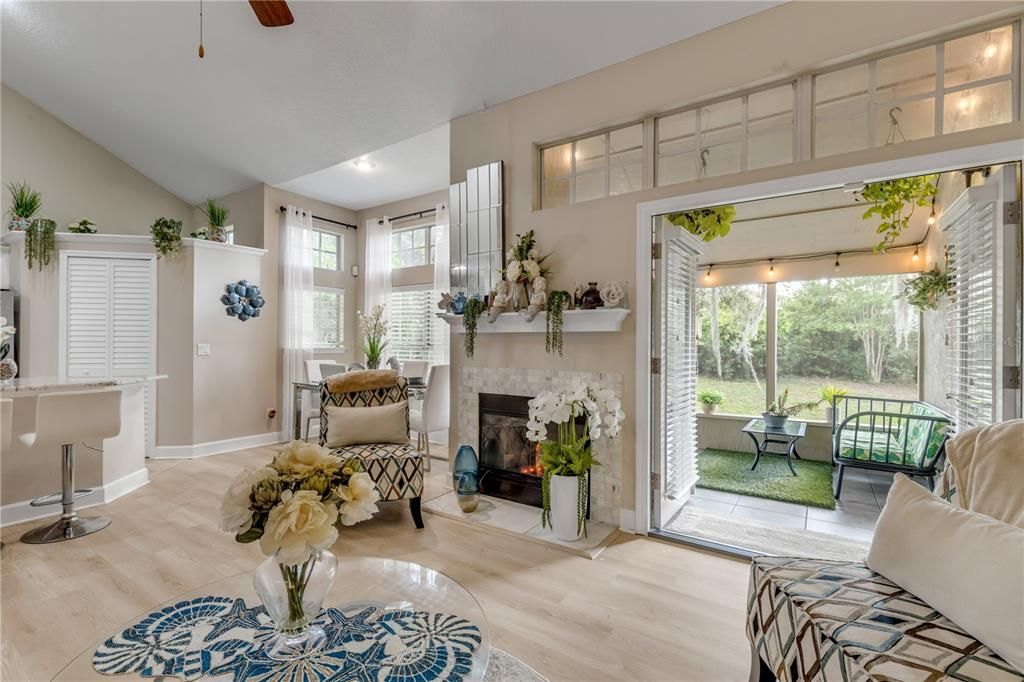 For Sale: $319,900 (2 beds, 2 baths, 1384 Square Feet)