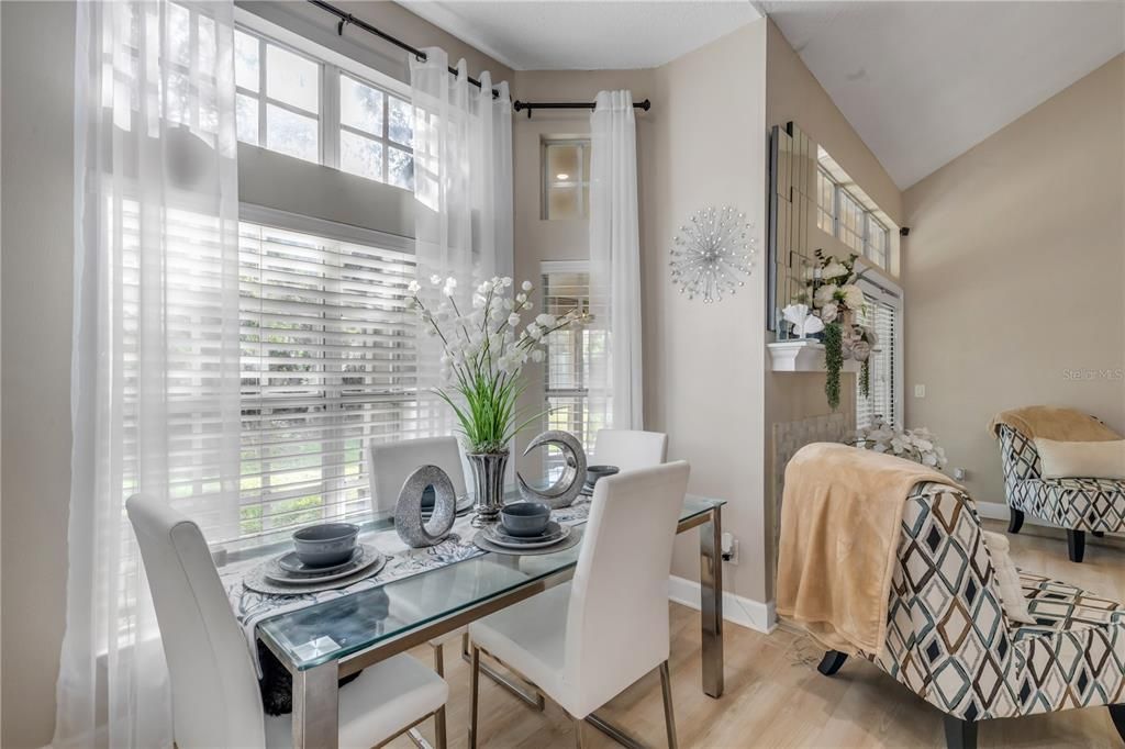 For Sale: $319,900 (2 beds, 2 baths, 1384 Square Feet)