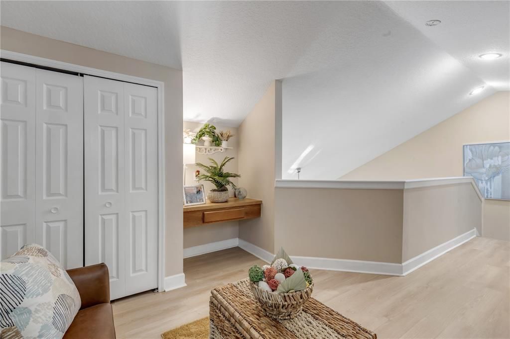 For Sale: $319,900 (2 beds, 2 baths, 1384 Square Feet)