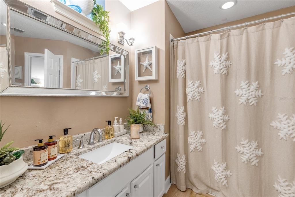 For Sale: $319,900 (2 beds, 2 baths, 1384 Square Feet)