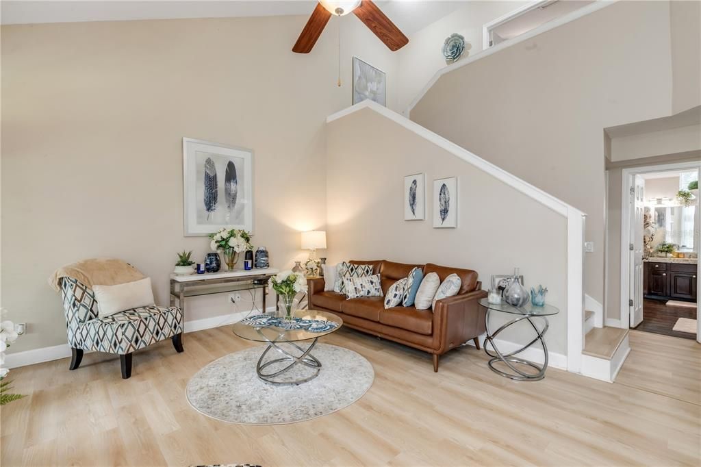 For Sale: $319,900 (2 beds, 2 baths, 1384 Square Feet)