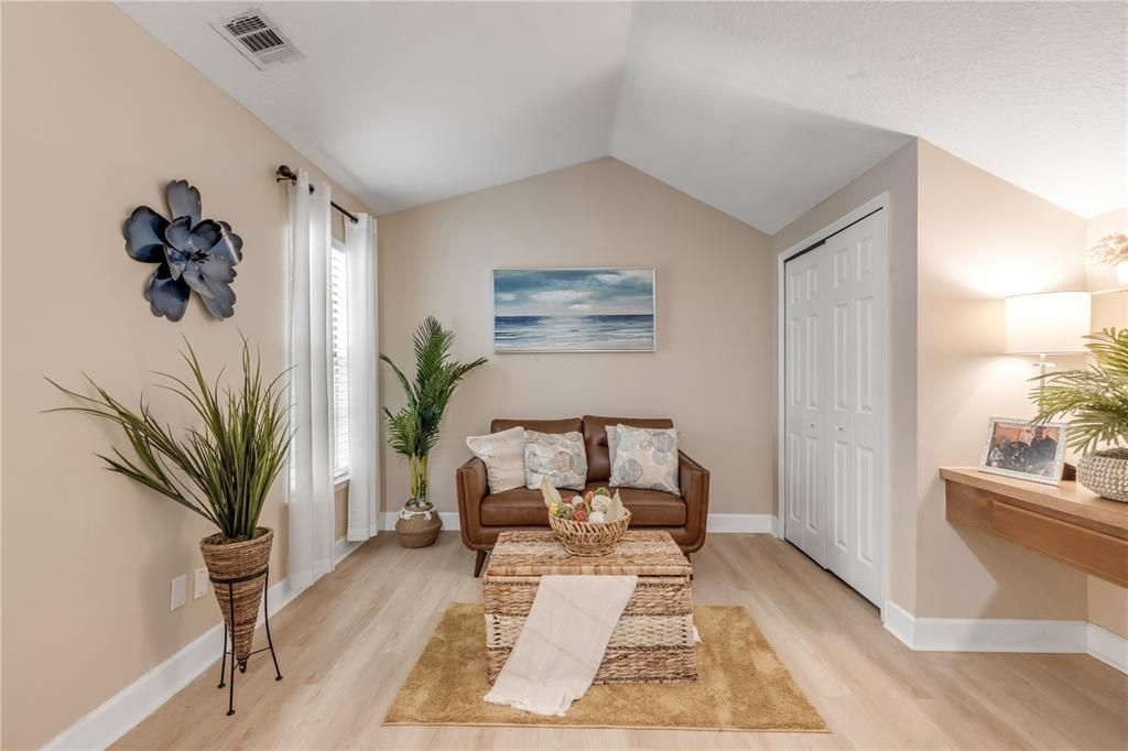 For Sale: $319,900 (2 beds, 2 baths, 1384 Square Feet)