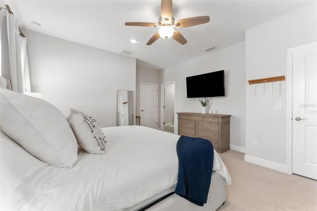 Active With Contract: $914,900 (4 beds, 3 baths, 2444 Square Feet)