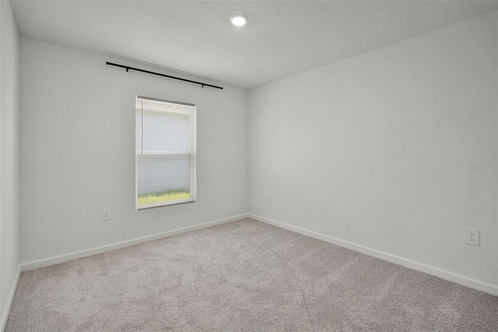 For Rent: $2,050 (4 beds, 2 baths, 1836 Square Feet)