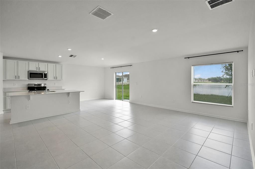 For Rent: $2,050 (4 beds, 2 baths, 1836 Square Feet)