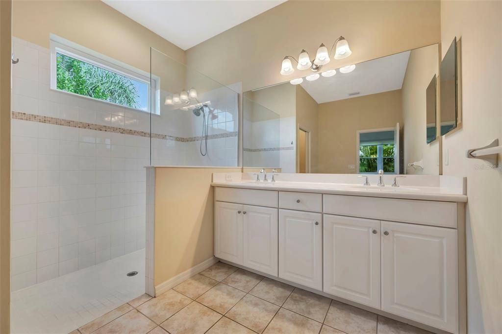 For Sale: $525,000 (3 beds, 2 baths, 1844 Square Feet)