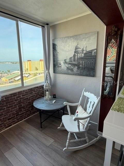 For Rent: $1,650 (0 beds, 1 baths, 563 Square Feet)