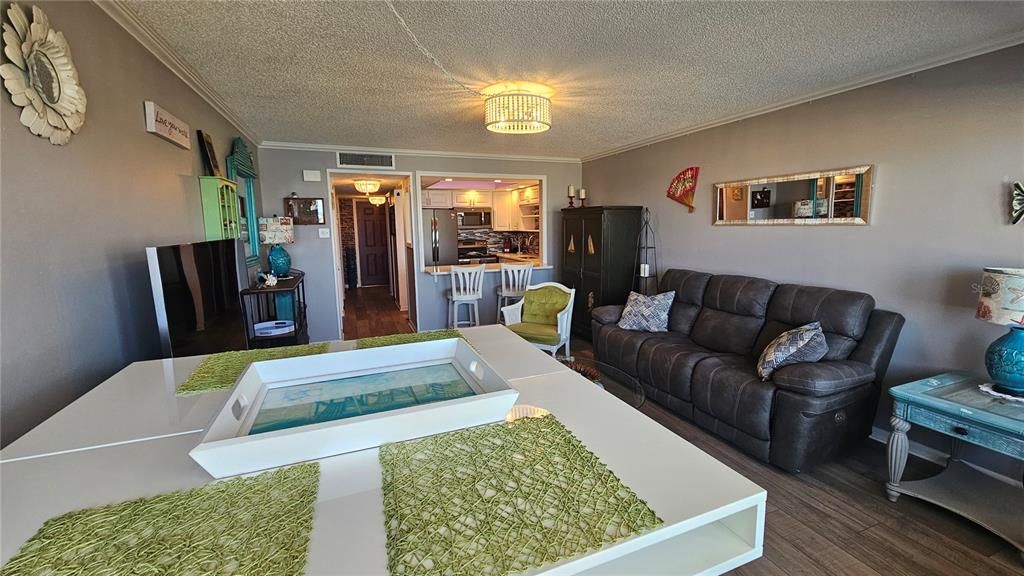 For Rent: $1,650 (0 beds, 1 baths, 563 Square Feet)
