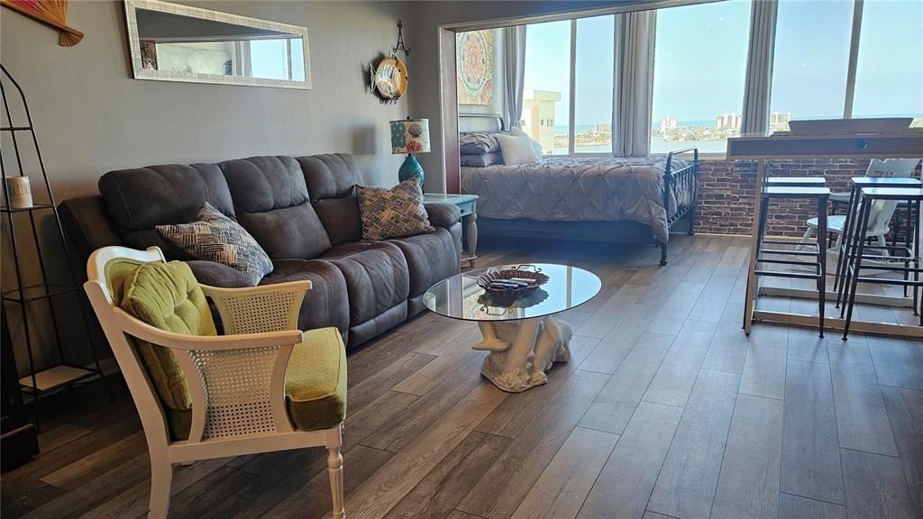 For Rent: $1,650 (0 beds, 1 baths, 563 Square Feet)