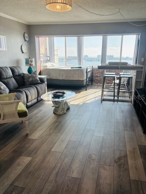 For Rent: $1,650 (0 beds, 1 baths, 563 Square Feet)