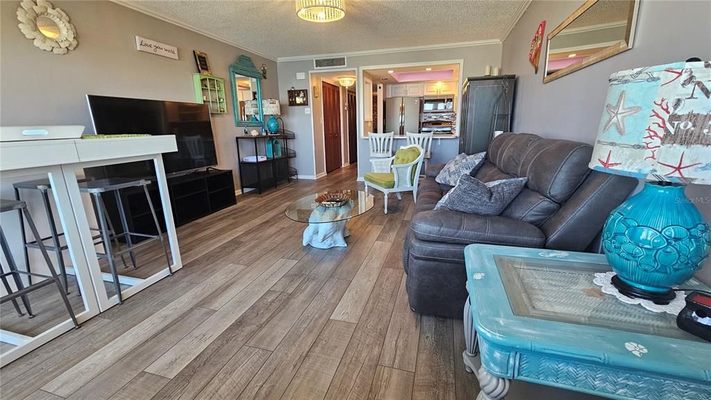 For Rent: $1,650 (0 beds, 1 baths, 563 Square Feet)