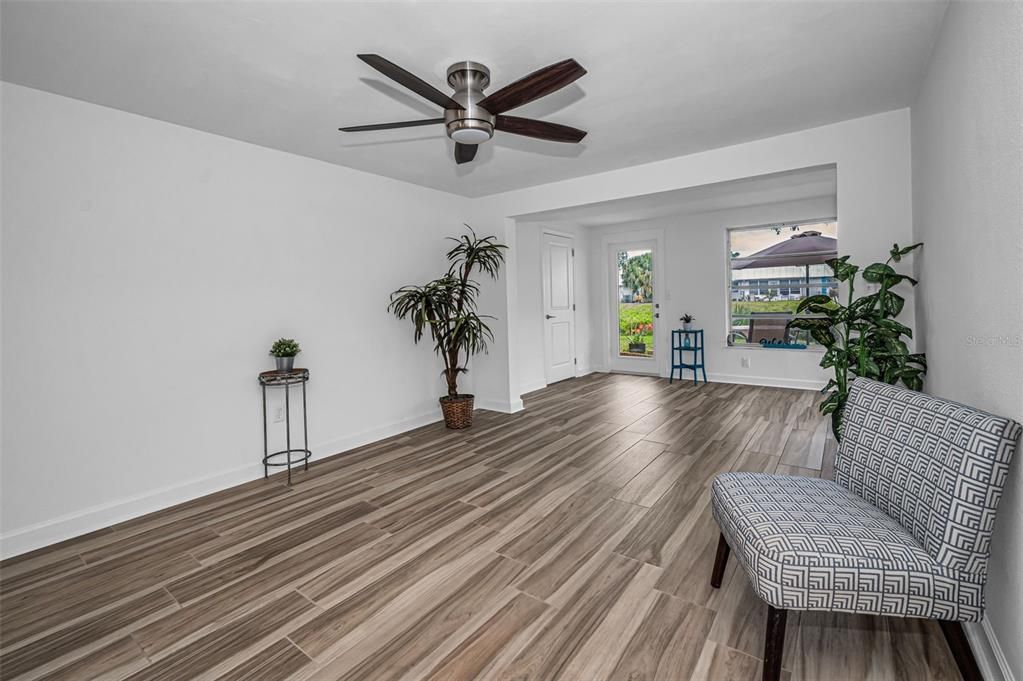 En Venta: $142,500 (2 camas, 2 baños, 1050 Pies cuadrados)