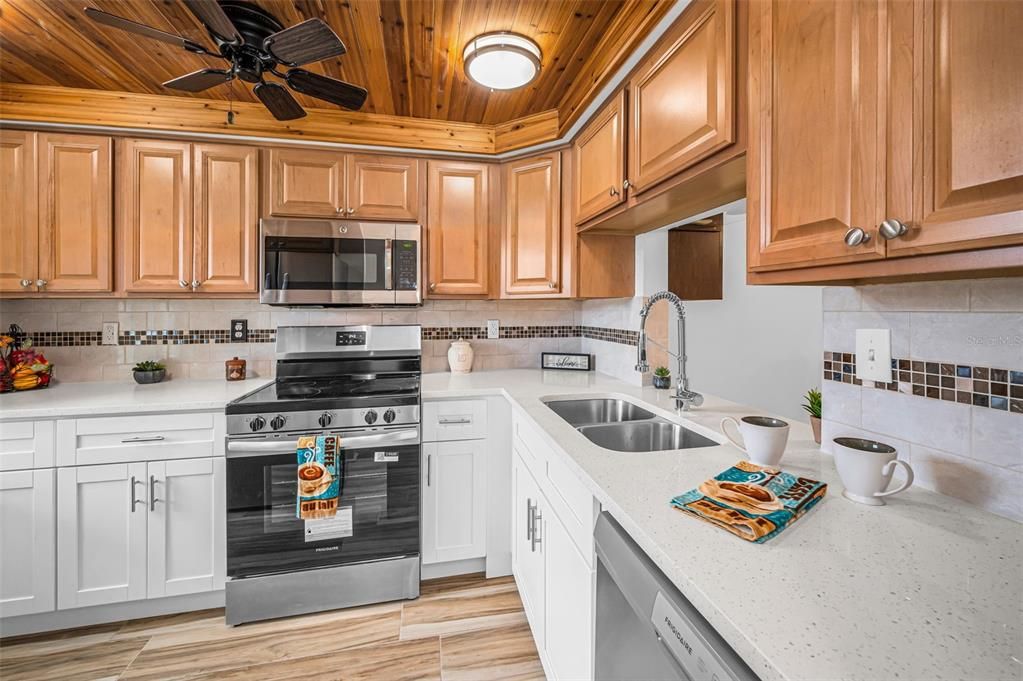En Venta: $142,500 (2 camas, 2 baños, 1050 Pies cuadrados)
