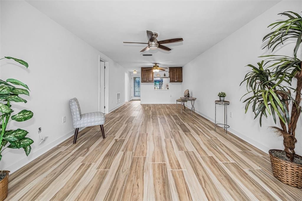 En Venta: $142,500 (2 camas, 2 baños, 1050 Pies cuadrados)