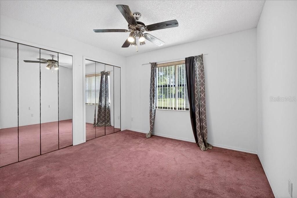 Activo con contrato: $350,000 (4 camas, 2 baños, 2139 Pies cuadrados)