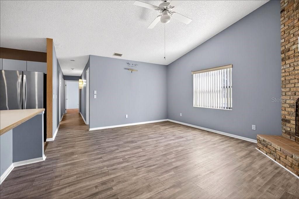 Activo con contrato: $350,000 (4 camas, 2 baños, 2139 Pies cuadrados)