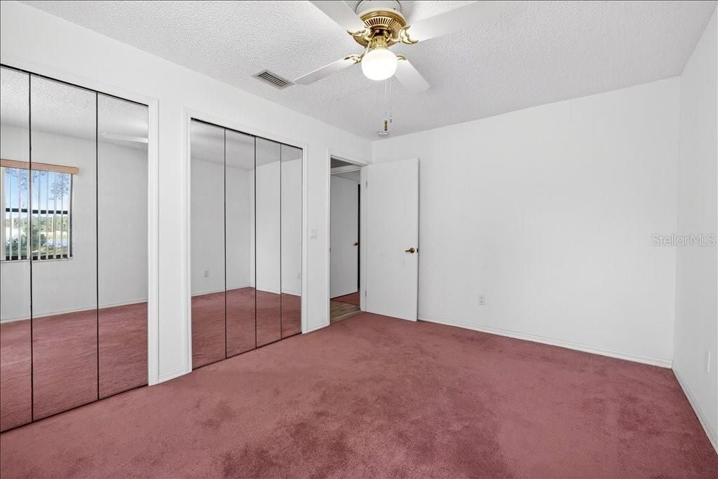 Activo con contrato: $350,000 (4 camas, 2 baños, 2139 Pies cuadrados)
