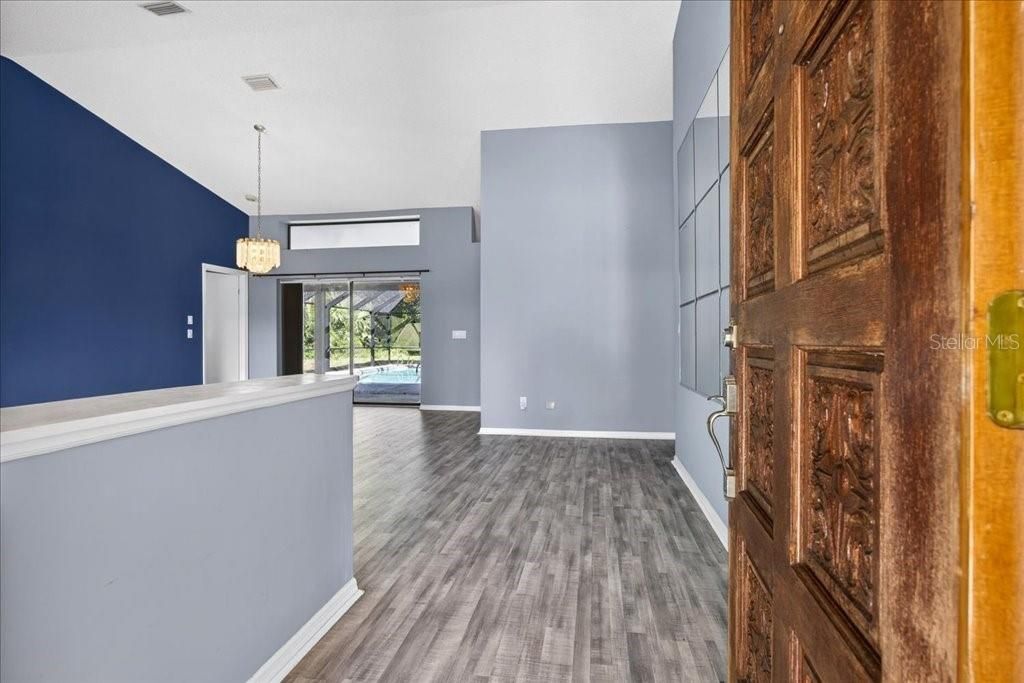 Activo con contrato: $350,000 (4 camas, 2 baños, 2139 Pies cuadrados)