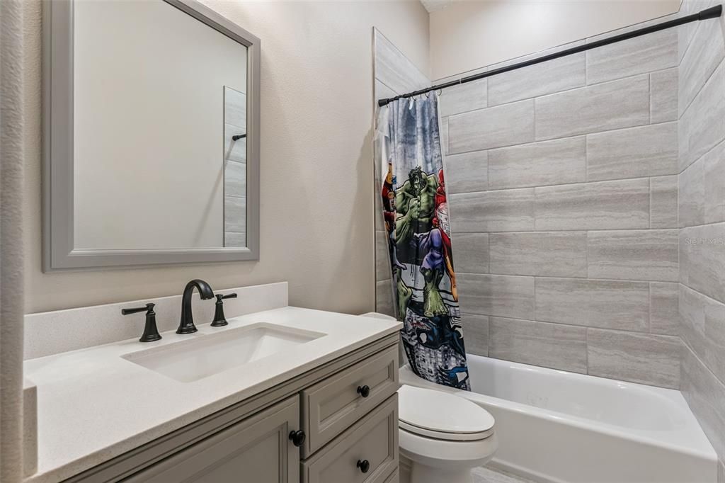 Activo con contrato: $875,000 (4 camas, 3 baños, 2993 Pies cuadrados)