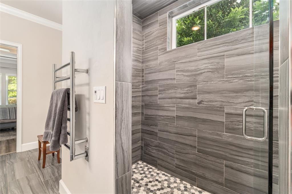 En Venta: $734,900 (4 camas, 3 baños, 2742 Pies cuadrados)
