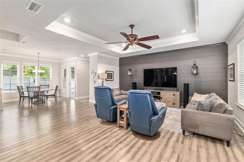 En Venta: $734,900 (4 camas, 3 baños, 2742 Pies cuadrados)