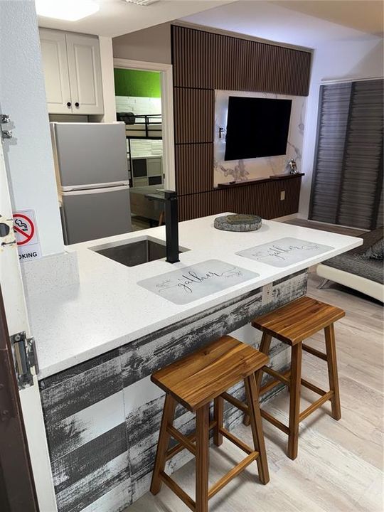 На продажу: $249,900 (2 спален, 2 ванн, 583 Квадратных фут)