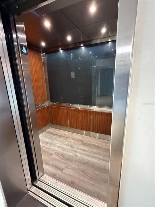 На продажу: $249,900 (2 спален, 2 ванн, 583 Квадратных фут)
