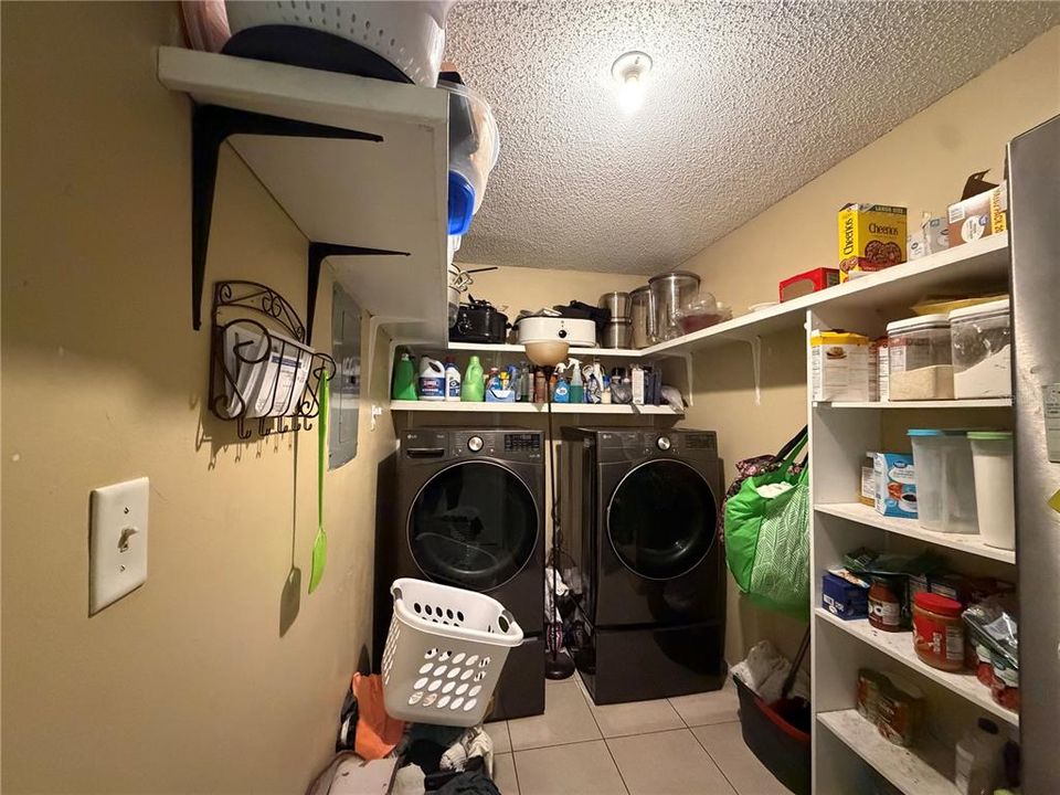 На продажу: $148,000 (2 спален, 2 ванн, 1338 Квадратных фут)