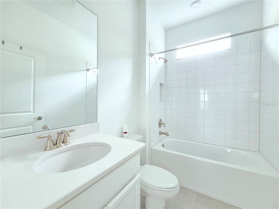 Activo con contrato: $1,950 (2 camas, 2 baños, 1365 Pies cuadrados)