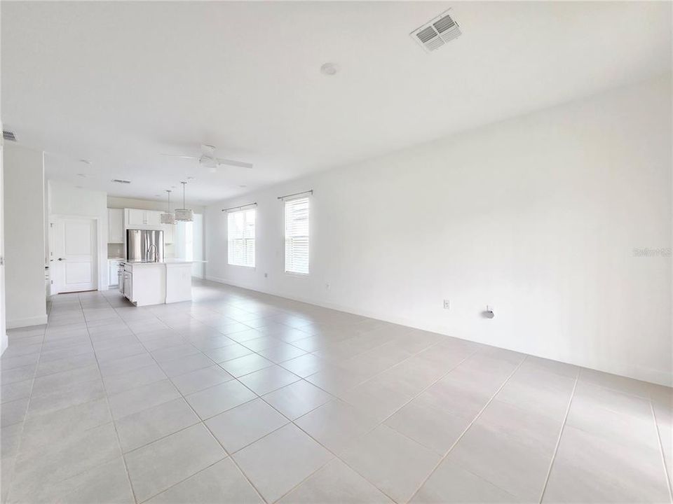 Activo con contrato: $1,950 (2 camas, 2 baños, 1365 Pies cuadrados)