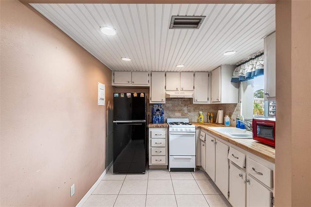 На продажу: $69,999 (1 спален, 1 ванн, 826 Квадратных фут)