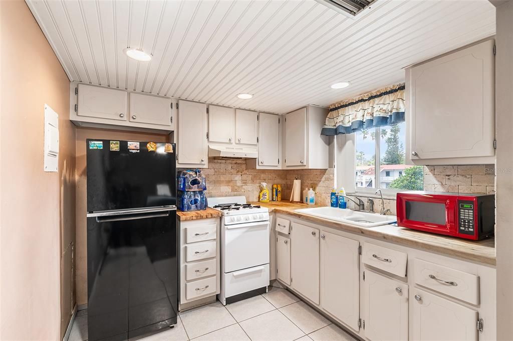 На продажу: $69,999 (1 спален, 1 ванн, 826 Квадратных фут)