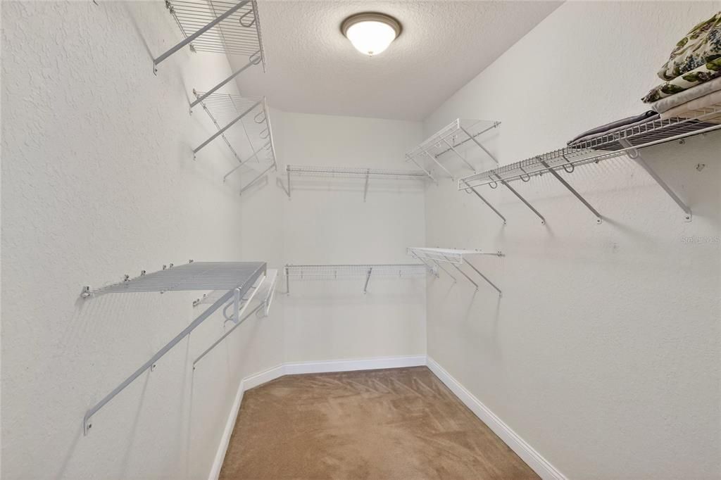 Activo con contrato: $425,000 (2 camas, 2 baños, 2222 Pies cuadrados)