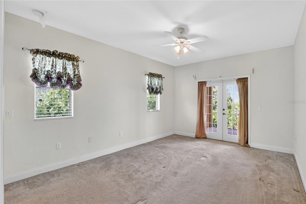 Activo con contrato: $425,000 (2 camas, 2 baños, 2222 Pies cuadrados)