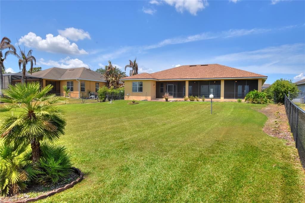 Activo con contrato: $425,000 (2 camas, 2 baños, 2222 Pies cuadrados)