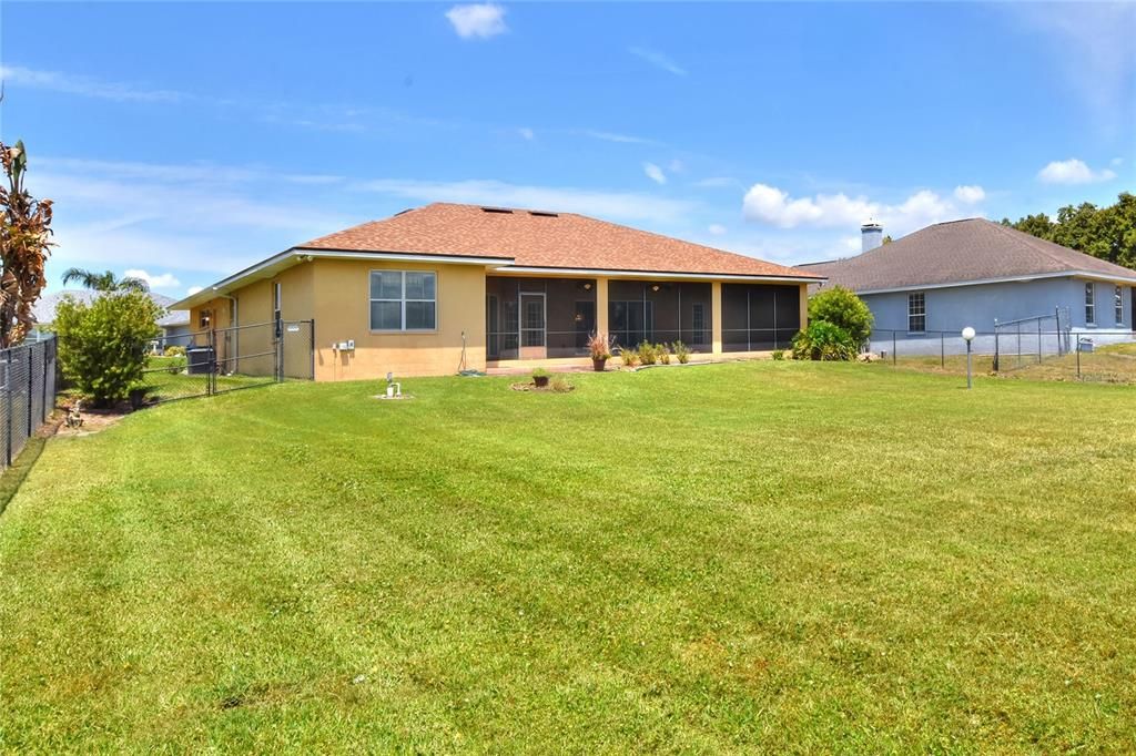 Activo con contrato: $425,000 (2 camas, 2 baños, 2222 Pies cuadrados)