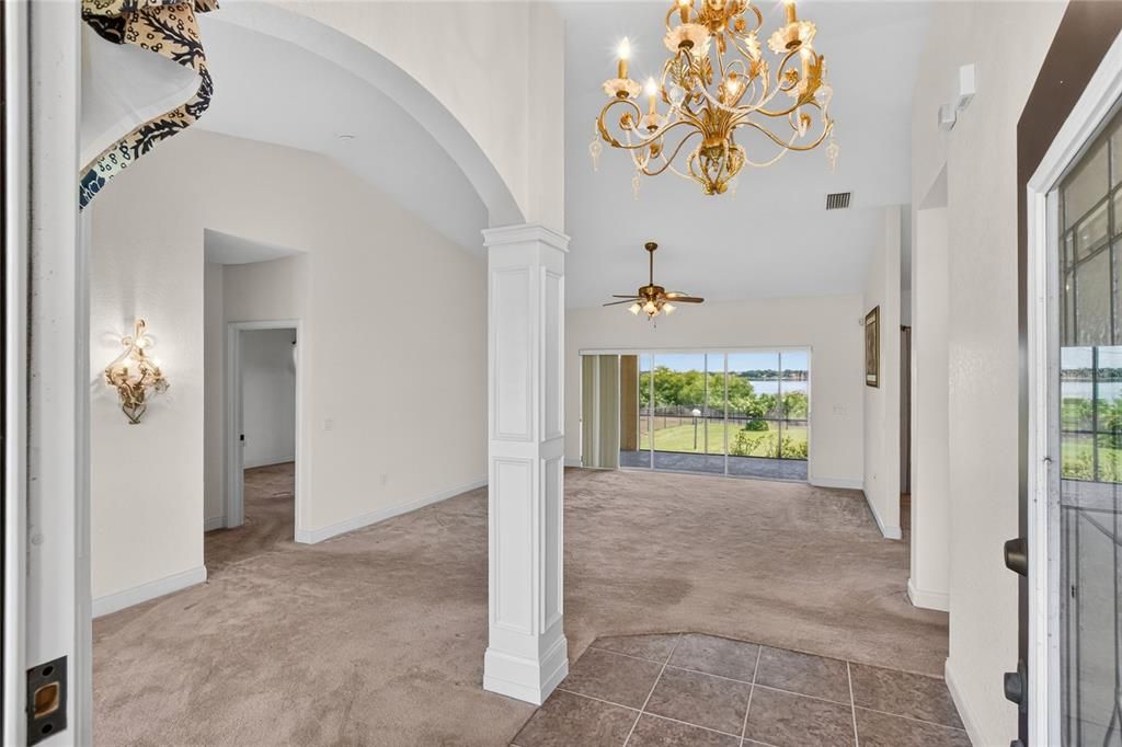 Activo con contrato: $425,000 (2 camas, 2 baños, 2222 Pies cuadrados)