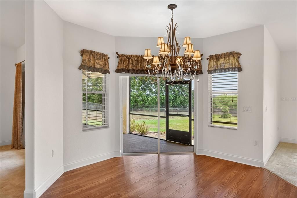 Activo con contrato: $425,000 (2 camas, 2 baños, 2222 Pies cuadrados)