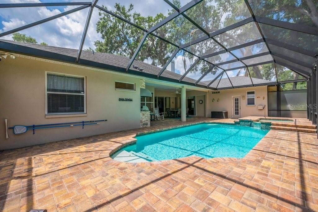 Activo con contrato: $785,000 (5 camas, 3 baños, 3340 Pies cuadrados)